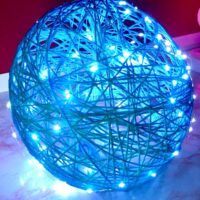 Light blue yarn-spun globe lamp